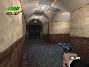007 - The World Is Not Enough (US) screen shot game playing